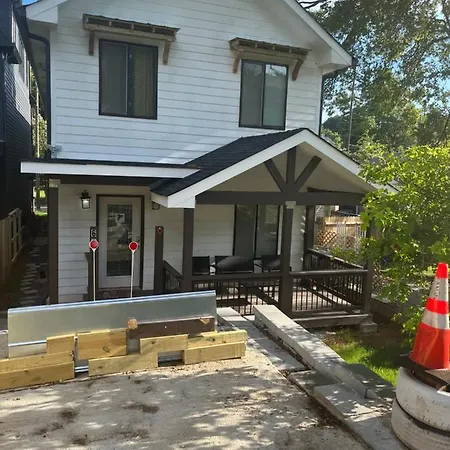 Atlanta Unit 2 Room 3 - Atlanta Bests Kept Secret Private Bedroom & Bathroom